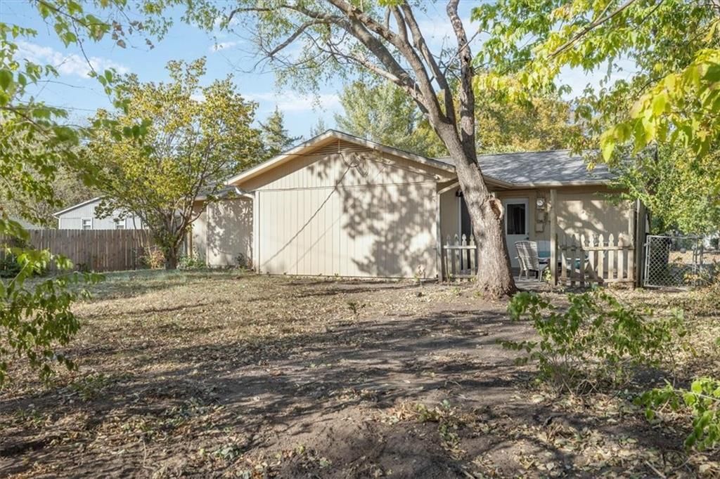 1409 Clare Court N — photo 16
