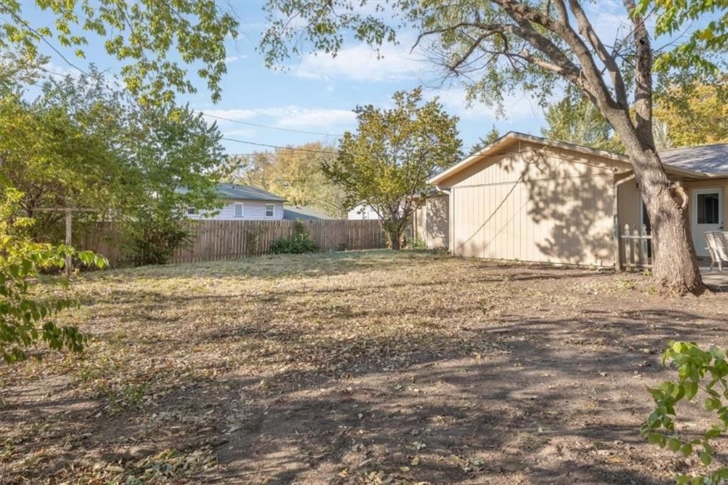 1409 Clare Court N — photo 17