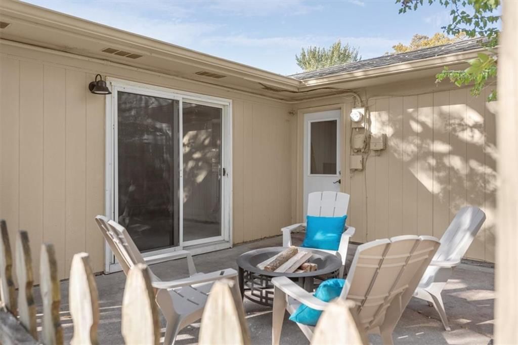 1409 Clare Court N — photo 10