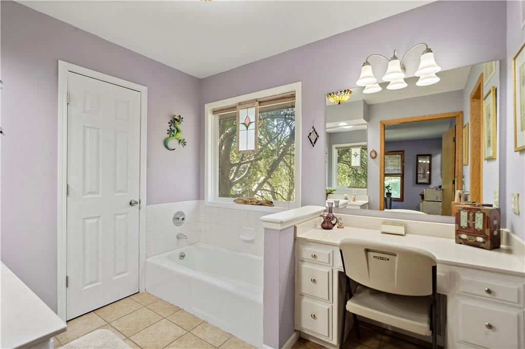 804 NE Mary Court — photo 32