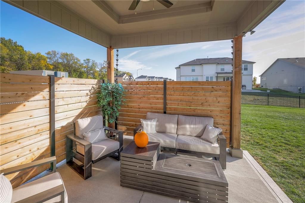 537 SE Carter Road — photo 17