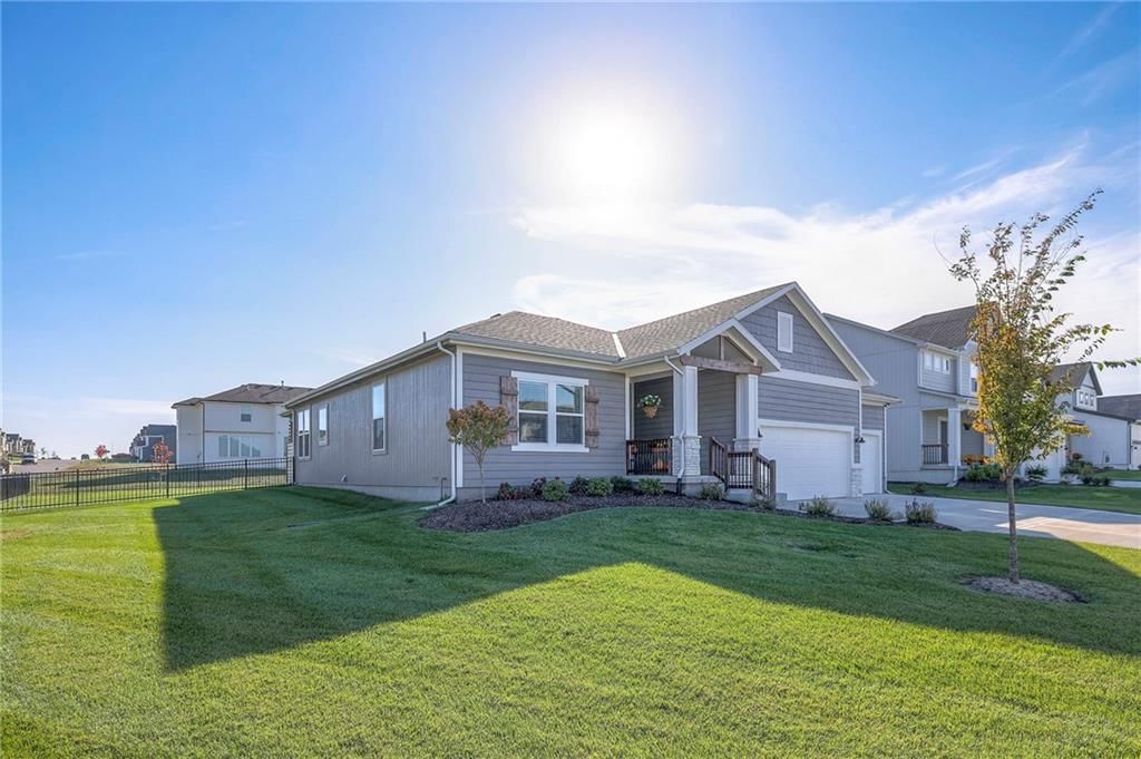 537 SE Carter Road — photo 31