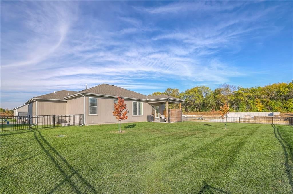 537 SE Carter Road — photo 36