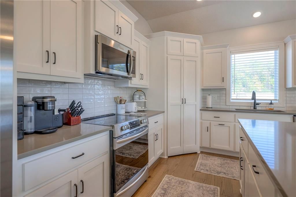 537 SE Carter Road — photo 8
