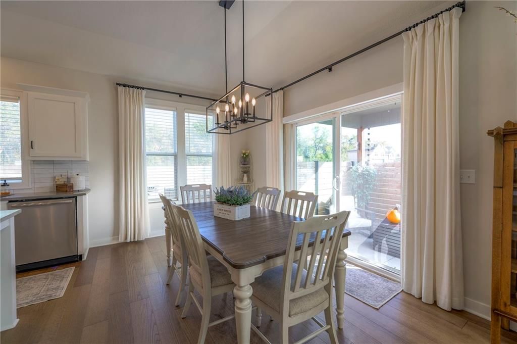537 SE Carter Road — photo 10
