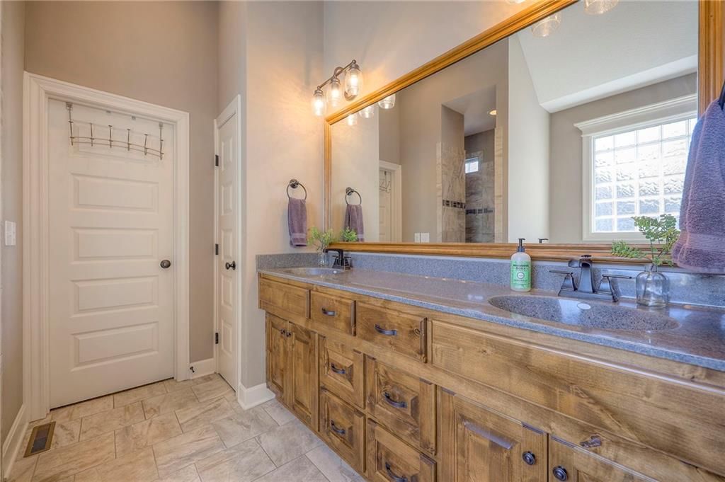 4504 Brownridge Street — photo 13
