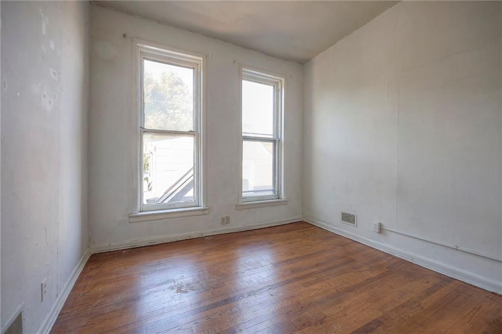907 E 59th Street E — photo 11