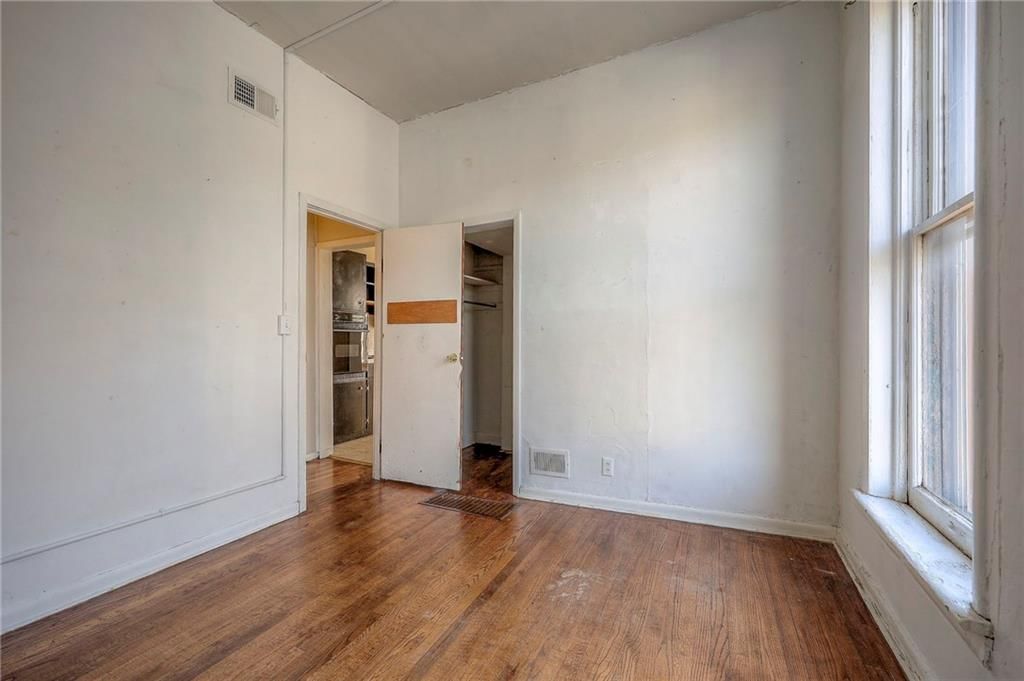 907 E 59th Street E — photo 12