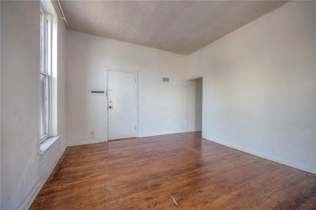 907 E 59th Street E — photo 5