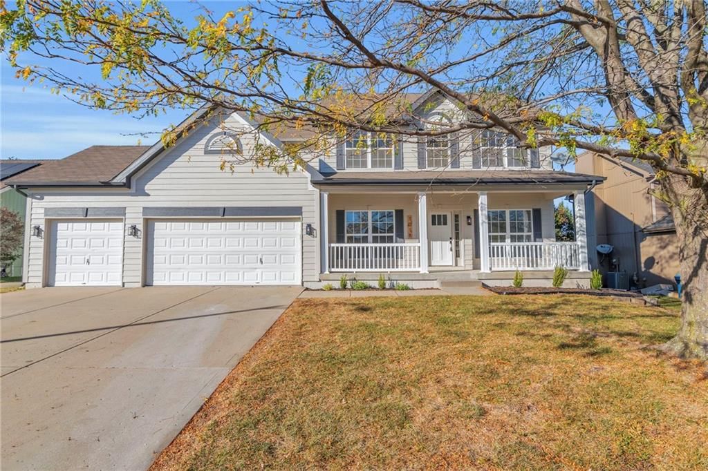 1018 Maple Woods Drive — photo 2
