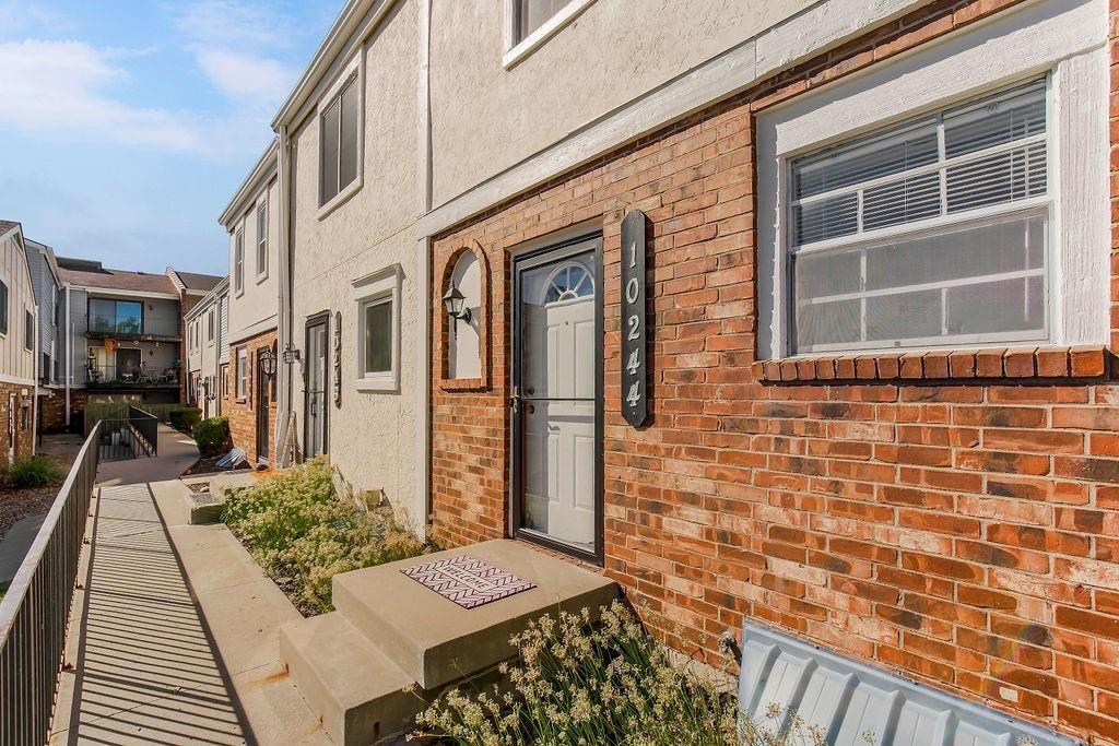 10244 W 96th Terrace, Overland Park, KS