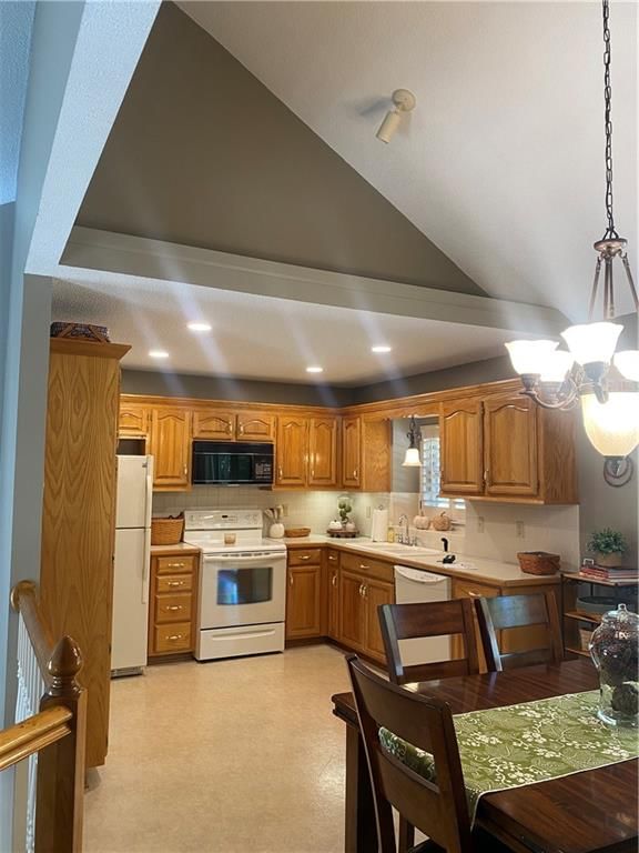 3105 S Vista Court — photo 6