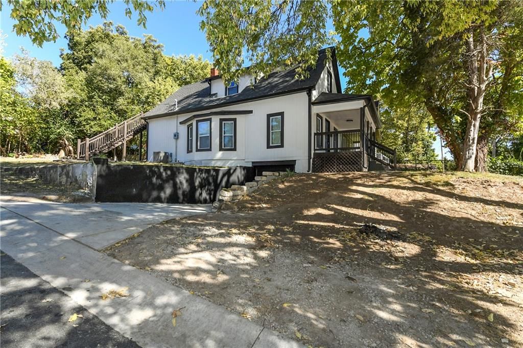 1346 Greeley Avenue — photo 5