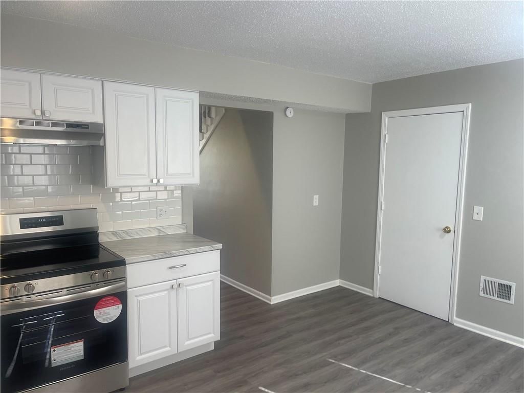 632 S Penrose Lane — photo 8