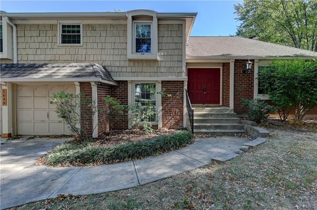 1649 E SUNVALE Drive — photo 4