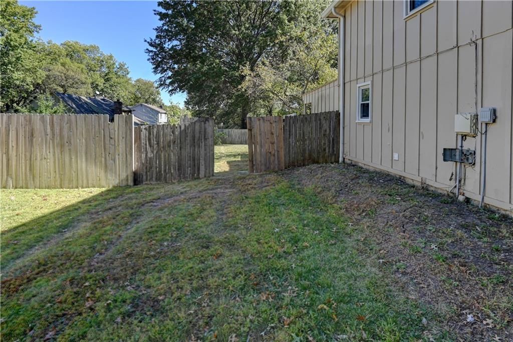 1649 E SUNVALE Drive — photo 5