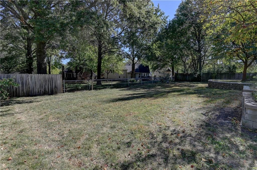 1649 E SUNVALE Drive — photo 7