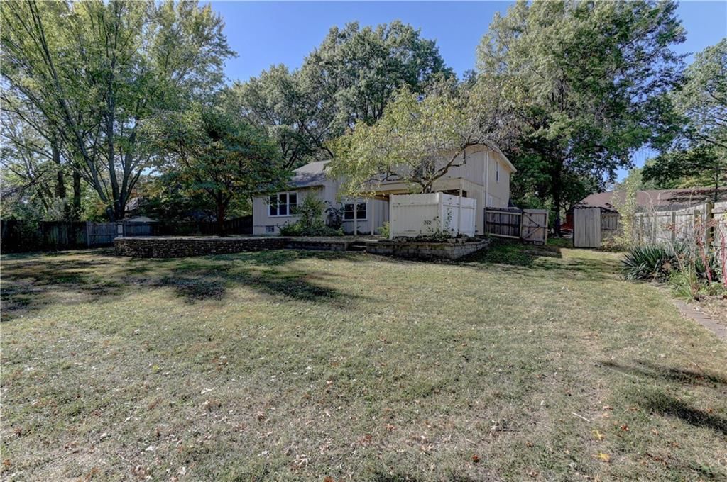 1649 E SUNVALE Drive — photo 8