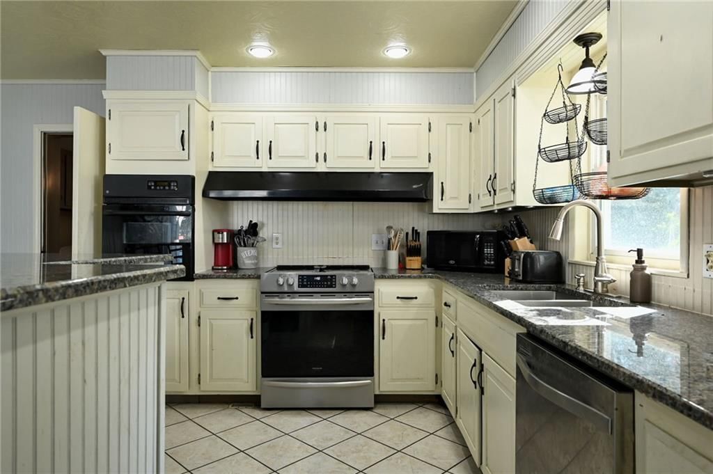 210 W Morgan Street — photo 21