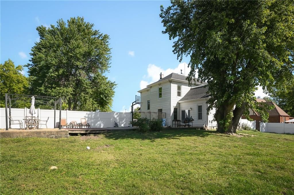 210 W Morgan Street — photo 8