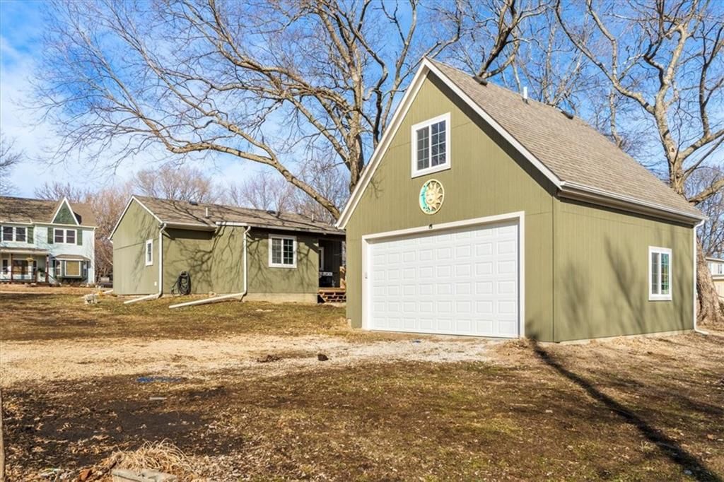 401 E Lucy Street — photo 24