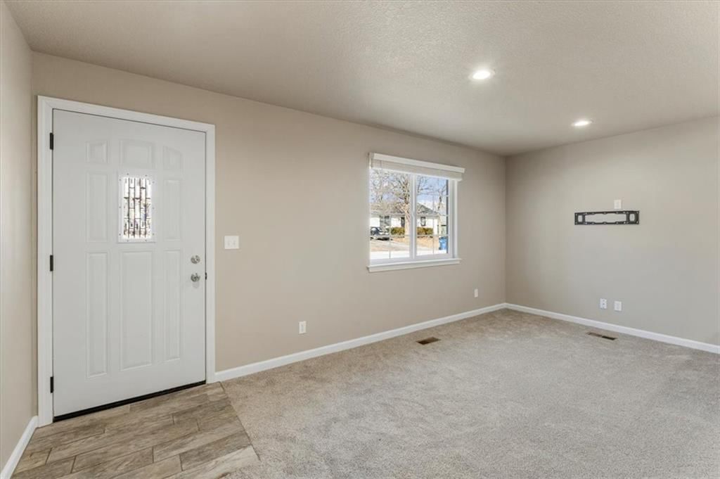 401 E Lucy Street — photo 6
