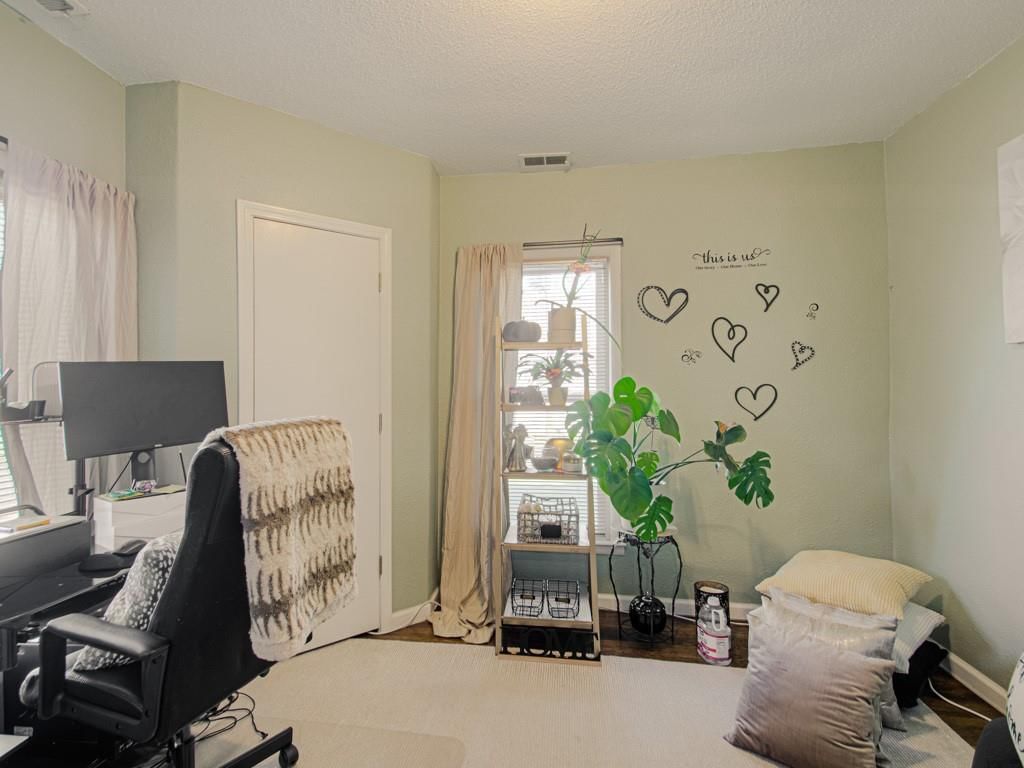 1401 S Ash Avenue — photo 8