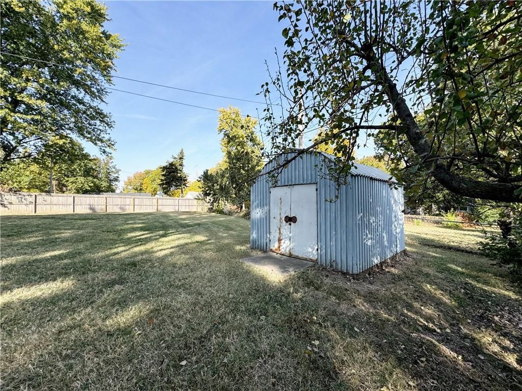 9404 E 30TH Street — photo 50