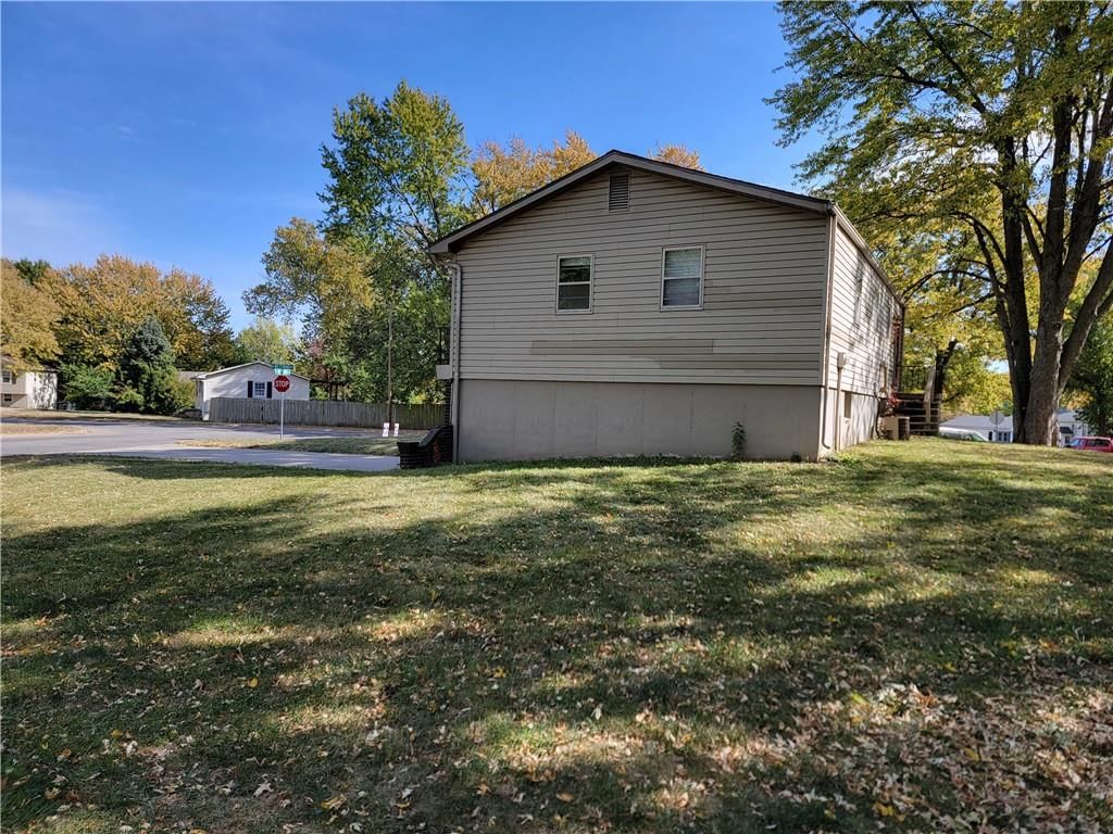714 NE Westwind Drive — photo 3