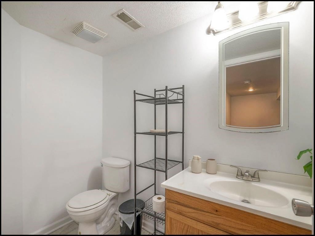 938 E Market Street — photo 32