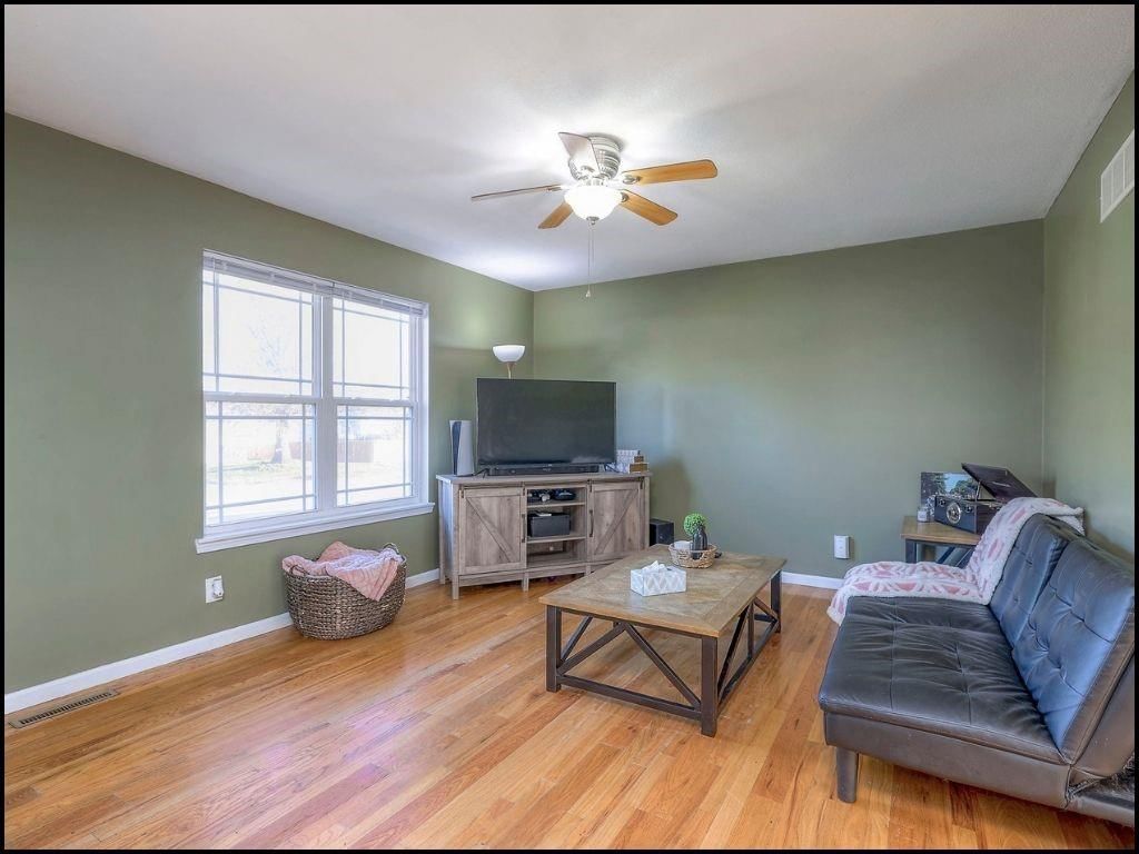 938 E Market Street — photo 6
