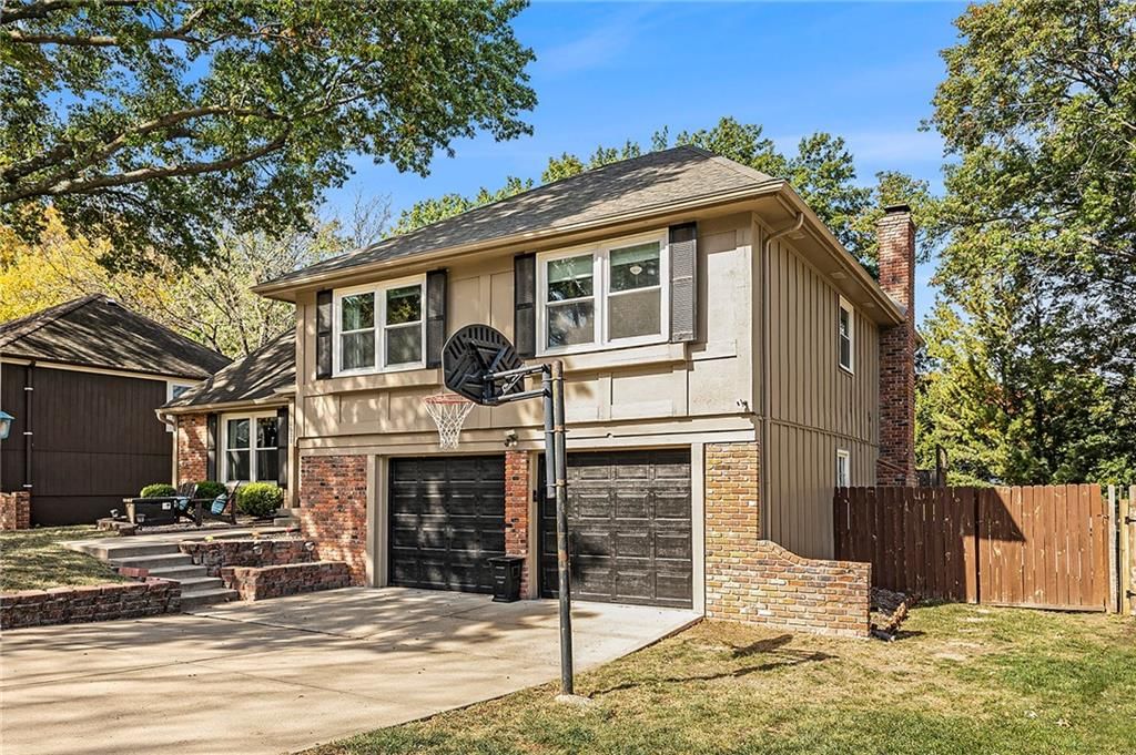 10628 W 102 Street — photo 2