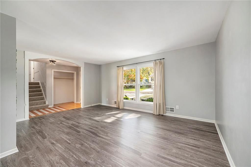 10628 W 102 Street — photo 7