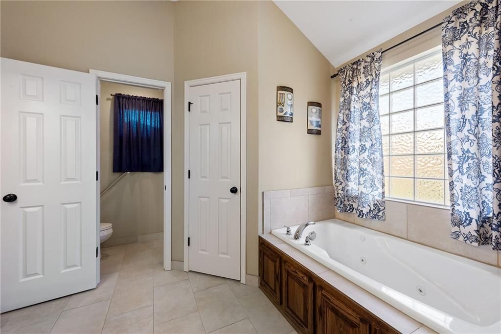 1702 NW Creekland Drive — photo 18