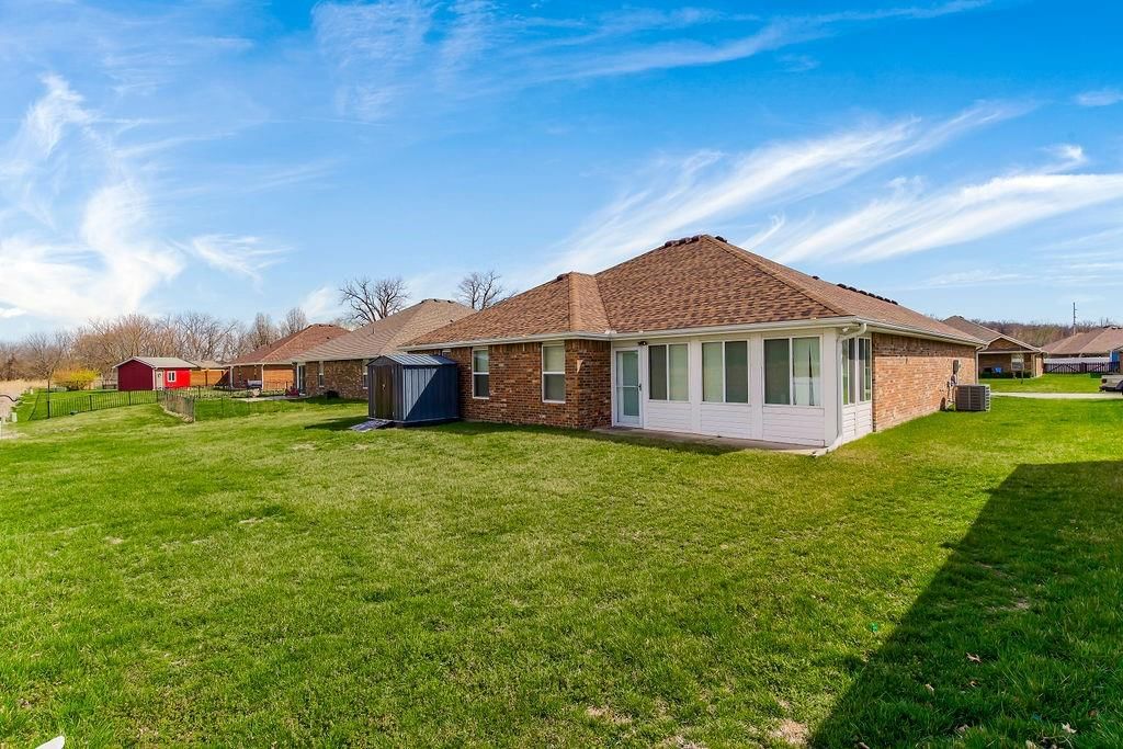 1702 NW Creekland Drive — photo 27