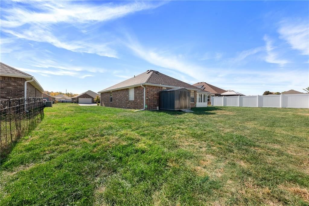 1702 NW Creekland Drive — photo 29