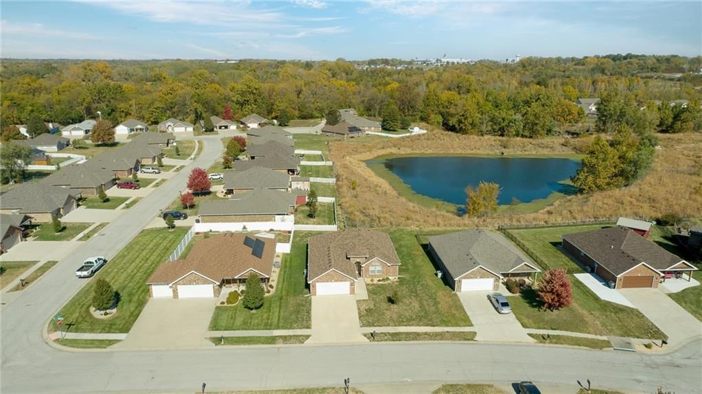 1702 NW Creekland Drive — photo 32