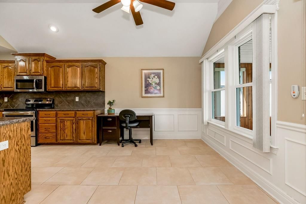 1702 NW Creekland Drive — photo 9