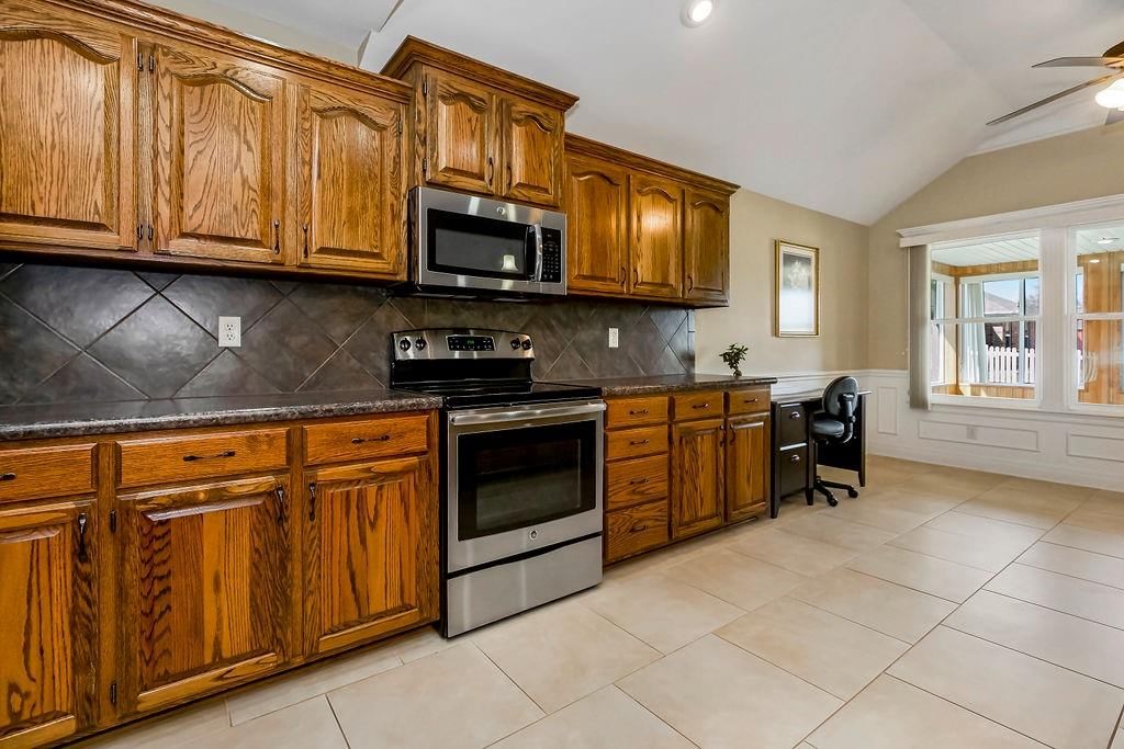 1702 NW Creekland Drive — photo 10