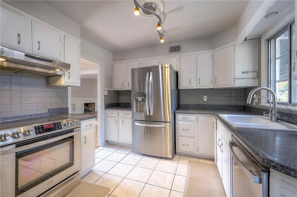 7610 Ward Parkway — photo 15