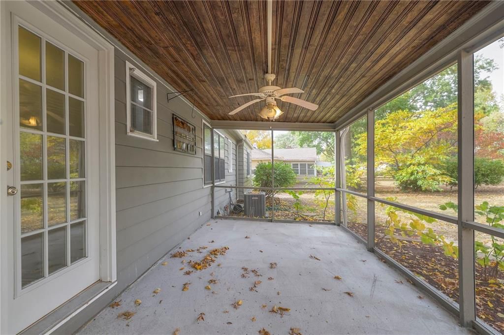 7610 Ward Parkway — photo 36