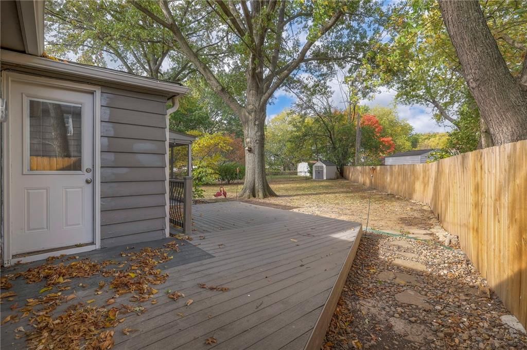 7610 Ward Parkway — photo 38