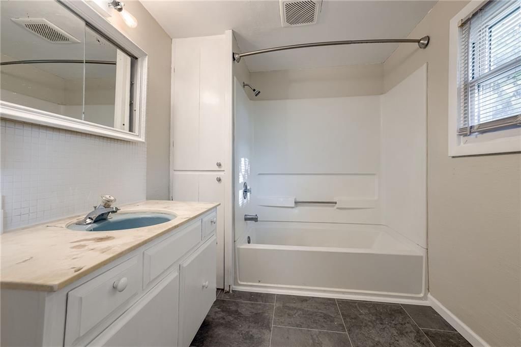 301 NE Cookingham Drive — photo 13