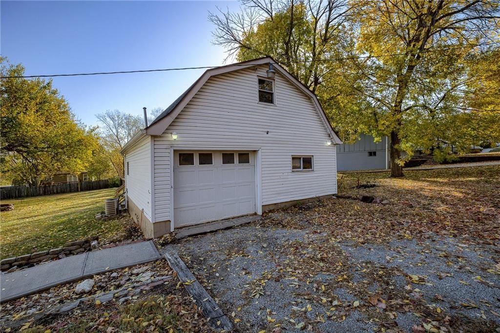 301 NE Cookingham Drive — photo 23