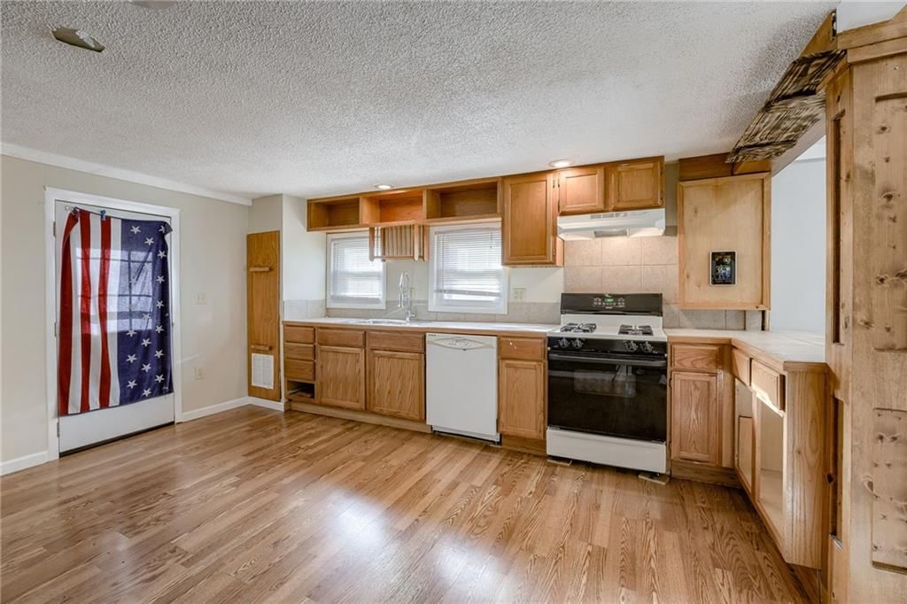 301 NE Cookingham Drive — photo 8
