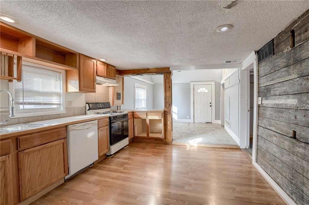 301 NE Cookingham Drive — photo 9