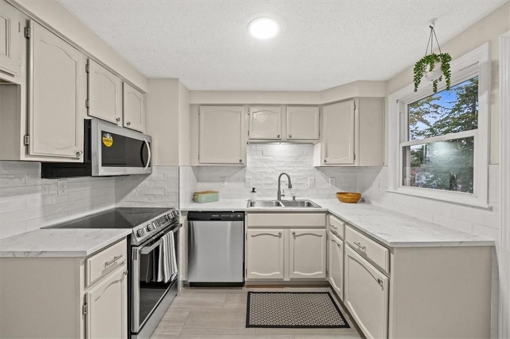 8825 W 81st Terrace — photo 7
