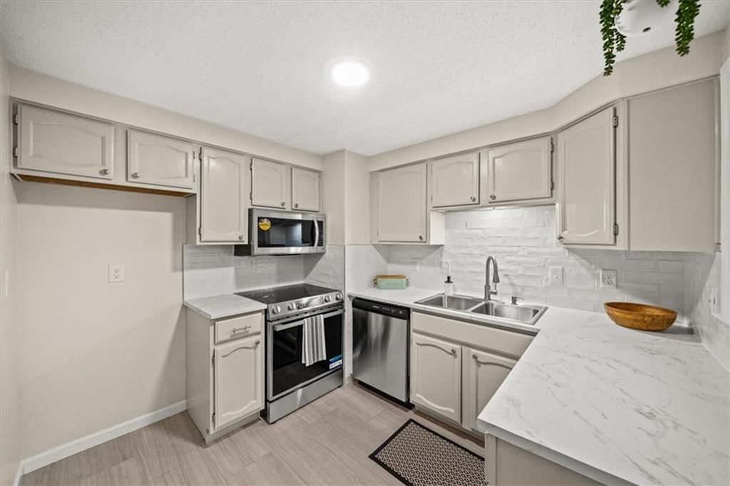 8825 W 81st Terrace — photo 8