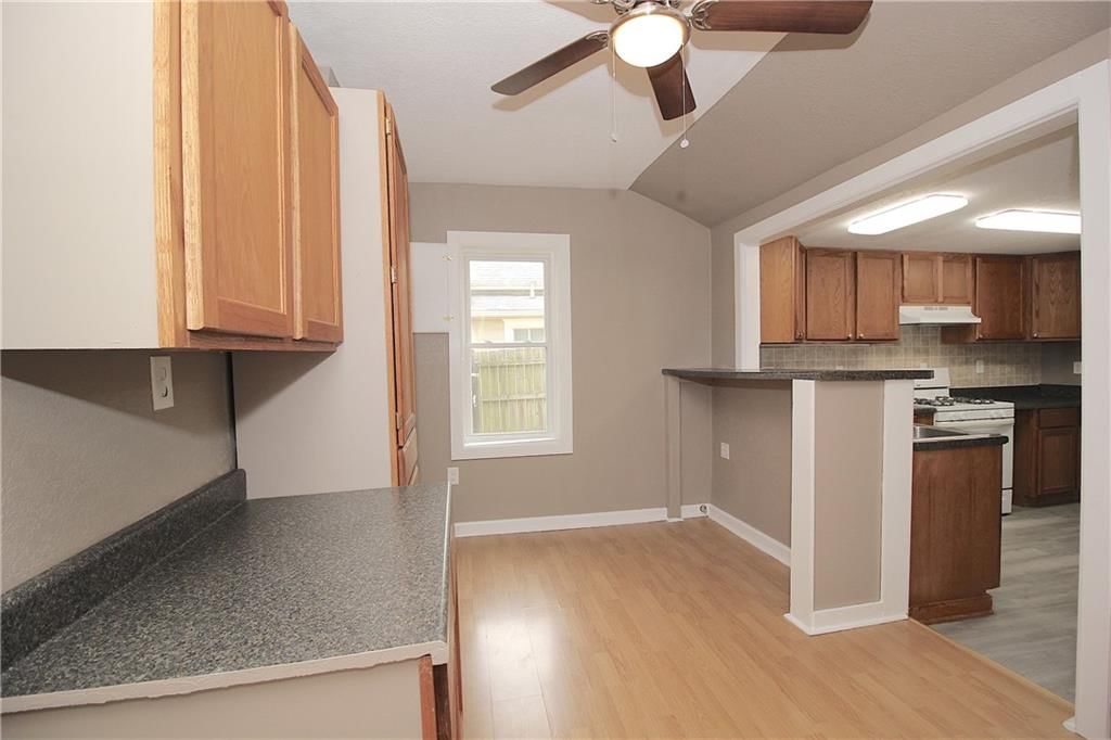 327 E 2nd Avenue — photo 17