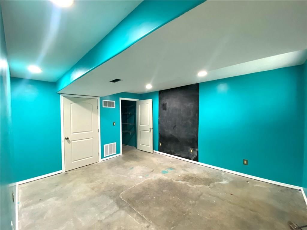 1228 N Davis Road — photo 29